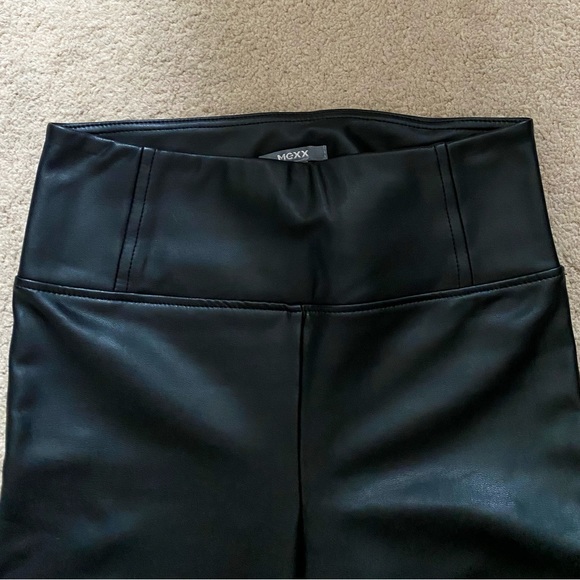 Vegan Leather Leggings - Picture 3 of 5